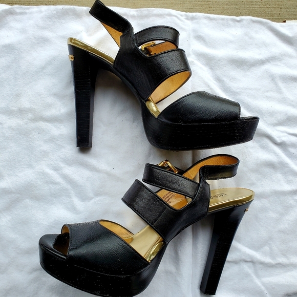 Michael Kors Vintage Black Leather High Heels - Picture 4 of 4